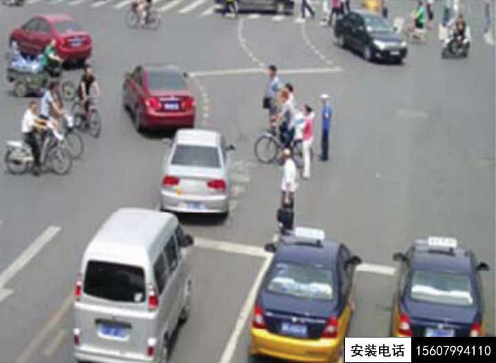 道路上方密集的监控摄像头你知道分别是做什么用的吗？(图23)